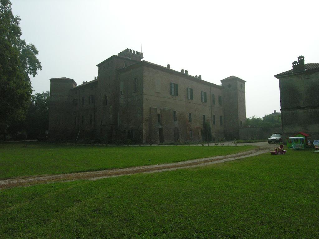 Castello Sannazzaro B&B Giarole Buitenkant foto